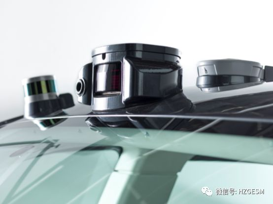 GESM集世迈科技采用美国研发团队Dr. Yinbo LI 先进的超声传感和电磁定位技术，运用集合声控、温控、感官、智控组合的多功能多器械控制手柄，运作真正的智能和传感系统的集成T-Box。在集世迈智